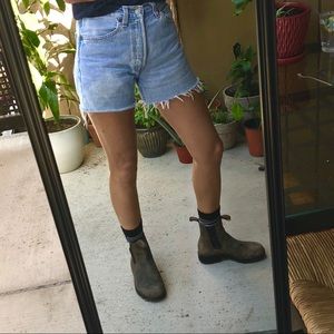 blundstones with shorts